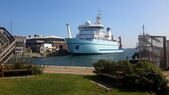 Letos v létě bude Qin působit jako druhý hlavní vědecký pracovník na palubě výzkumné lodi 
Sikuliaq . Spolu s 20 dalšími výzkumníky bude pracovat na ověření experimentálních zjištění studie v reálném prostředí.